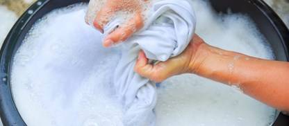 Como lavar roupa na mão para resultados perfeitos